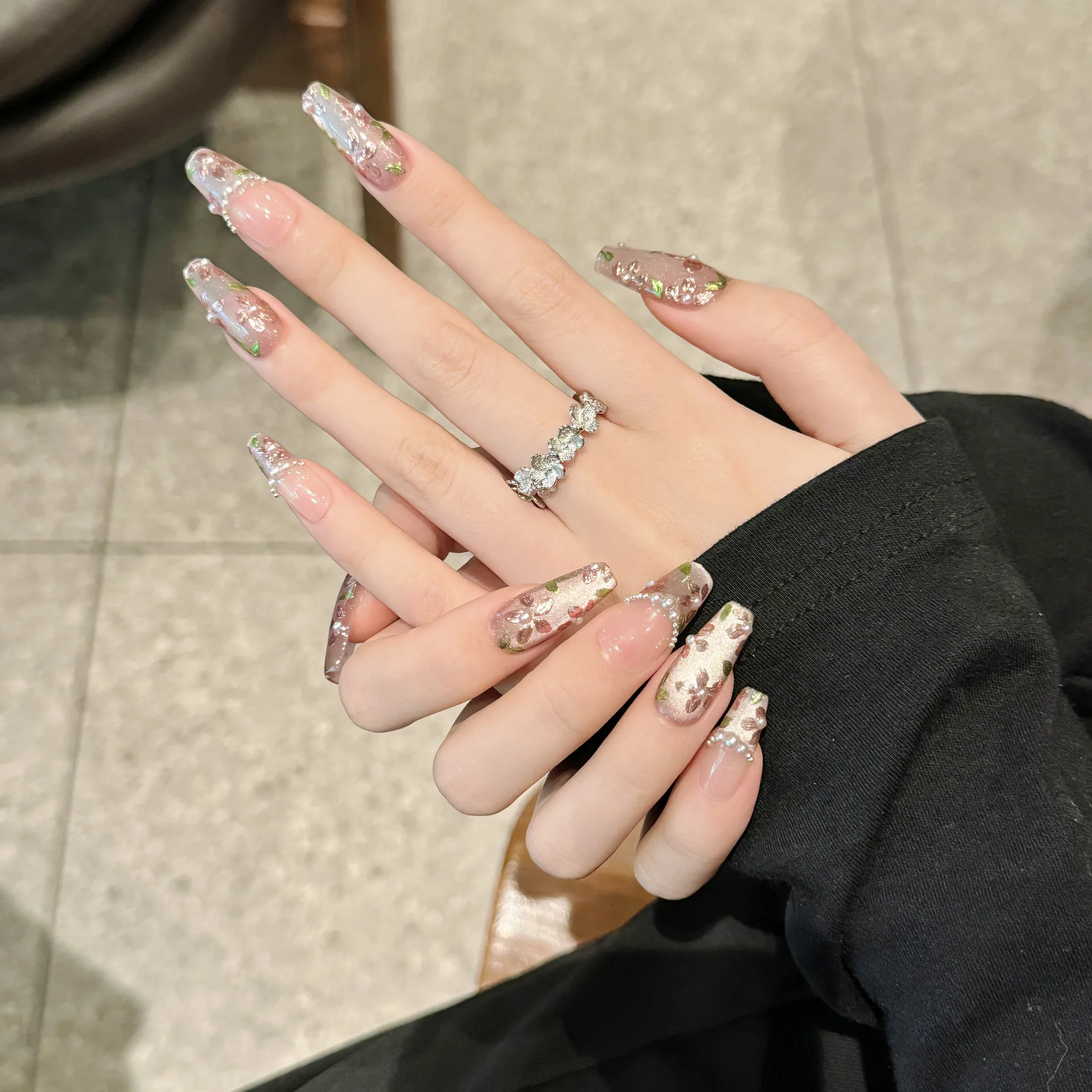 10 Stück blühende Blüten, französische Glasperlen, Katzenauge mit Perlenblumen – eleganter Damenstil mit 4 Stück Werkzeugen, Nagelkleberlaschen