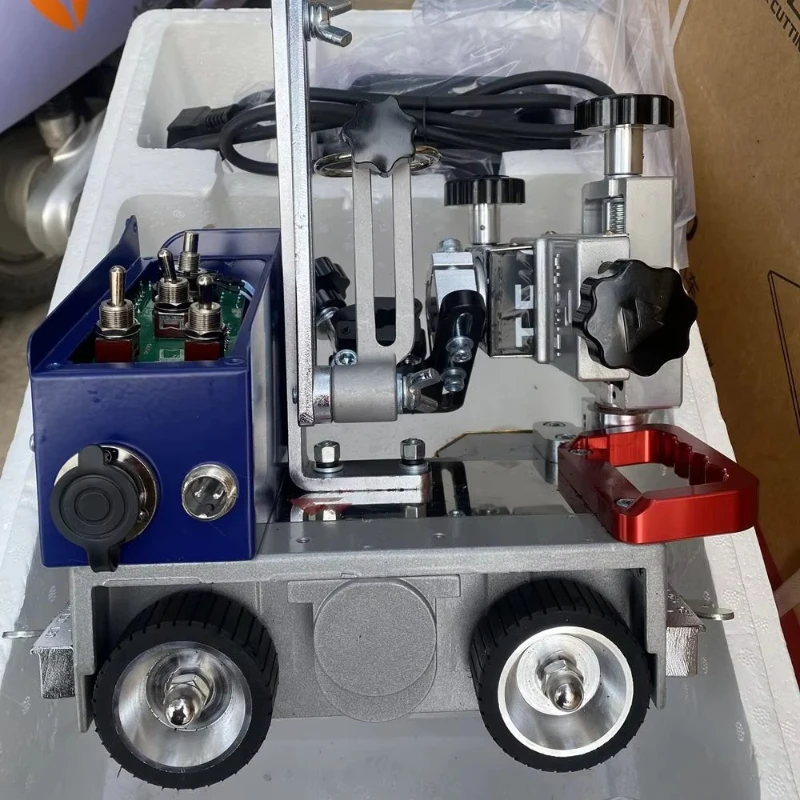 

Автоматическая сварочная тележка для линейной сварки с магнитной направляющей