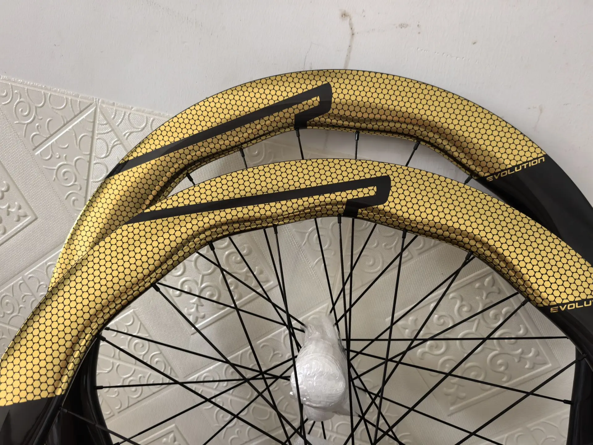 

2025 newest style full carbon bike wheels 65mm disc road bicycle carbon wheels clincher ud glossy 6560 bike wheels in stock