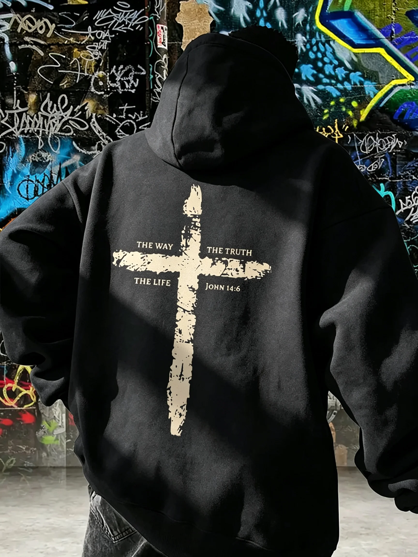Cross-stitch printed men's hooded sweatshirt. Comfortable, casual and fashionable. Suitable for spring and autumn seasons