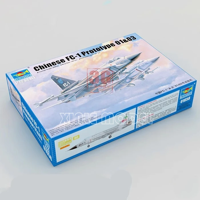 ชุดโมเดลเครื่องบินประกอบพลาสติกทรัมเปเตอร์ 01658 ต้นแบบจีน FC-1 01 และ 03 1/72