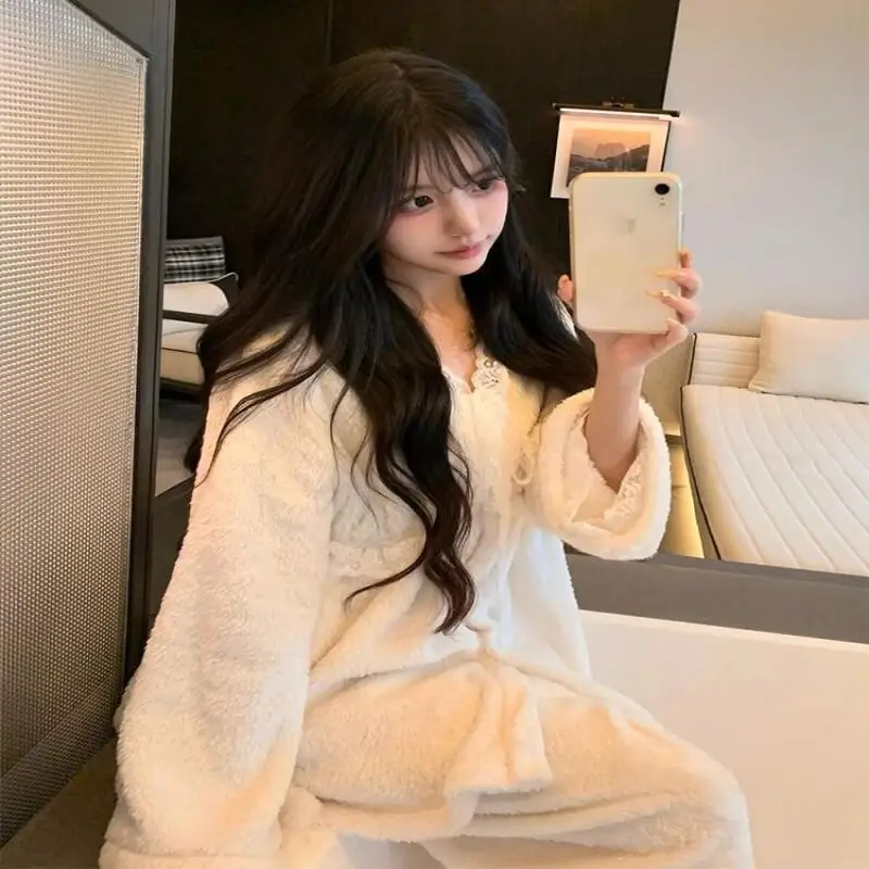 Nowy styl 2025 z grubym aksamitem i długimi rękawami, modna odzież domowa, jesienno-zimowa piżama z polaru koralowego dla kobiet, komplety.