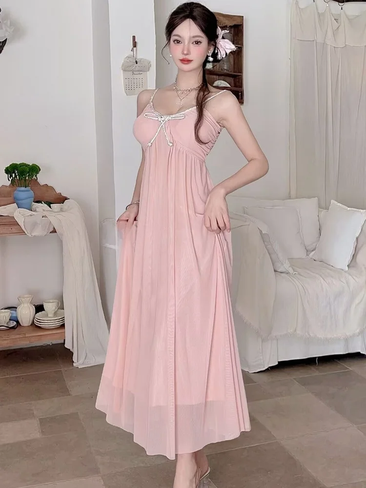 

Вечернее платье с глубоким V-образным вырезом, бисерной отделкой, завязками на талии, юбкой миди и силуэтом А-силуэта без рукавов