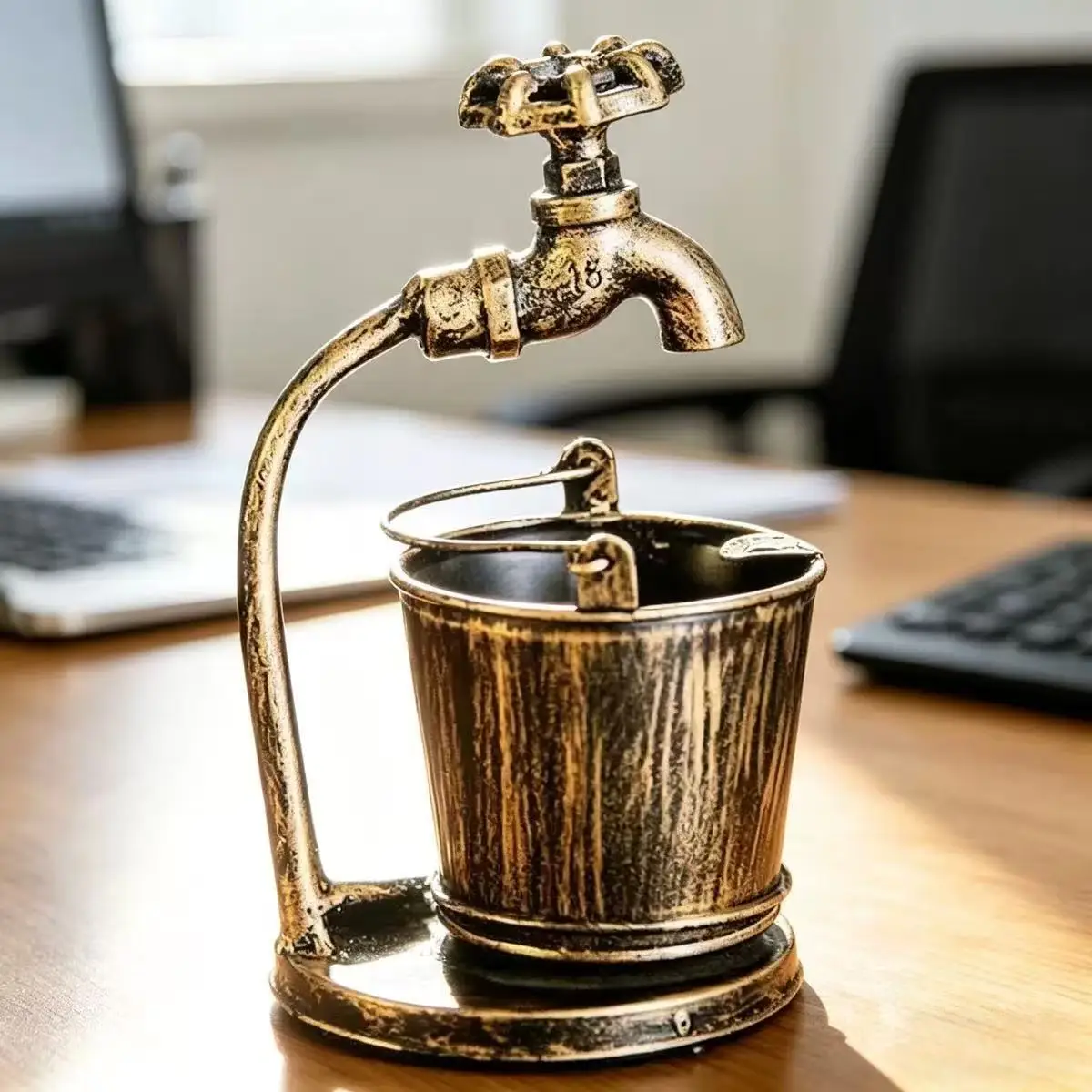 

HYS retro creative ashtray ornament wrought iron handicrafts home living room coffee table office European cylinder anti-drop