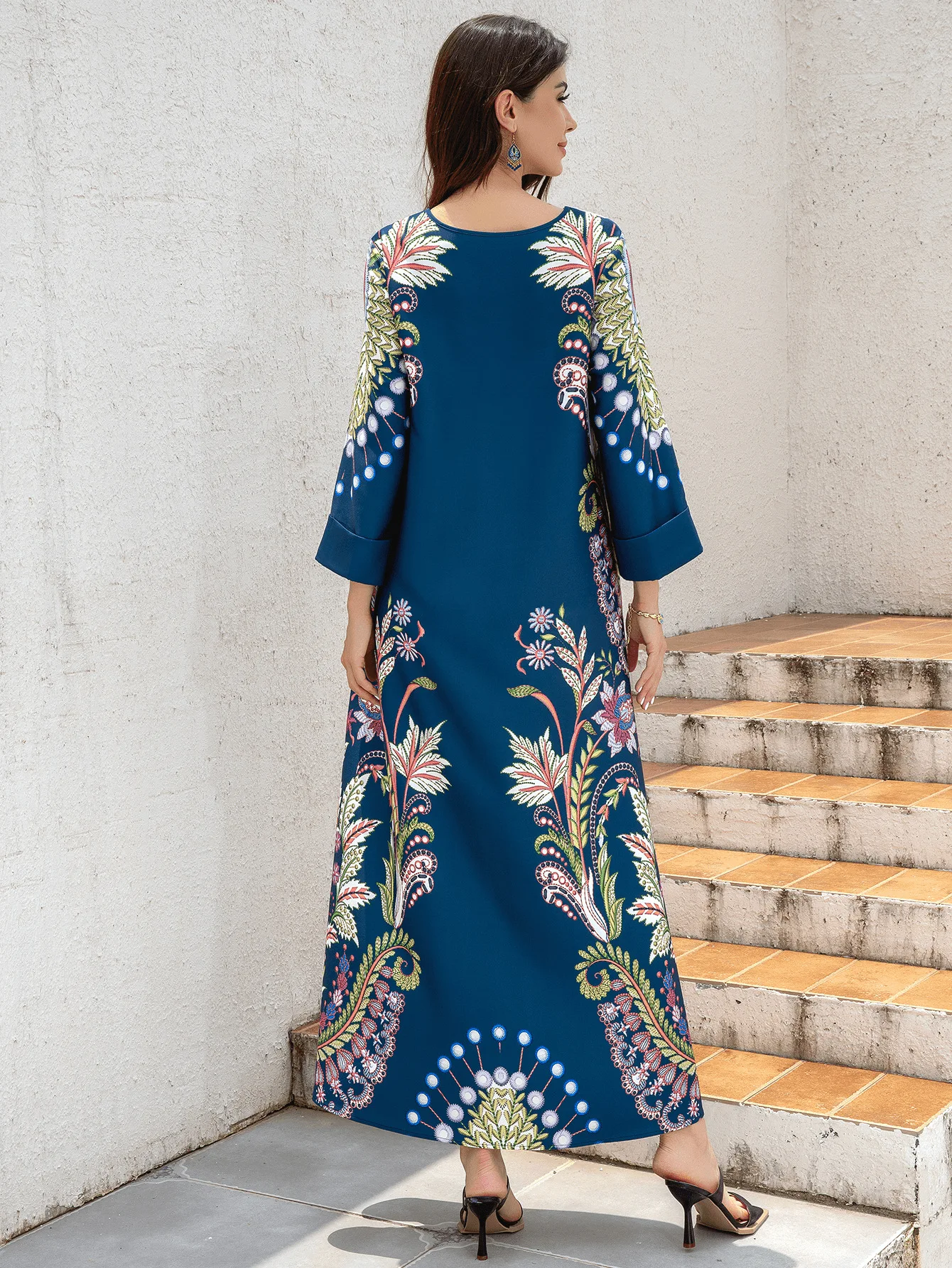 2025 Middle Eastern Muslim ladies' abaya It is a new-style dress from Dubai and Turkey featuring chest appliques and tassels