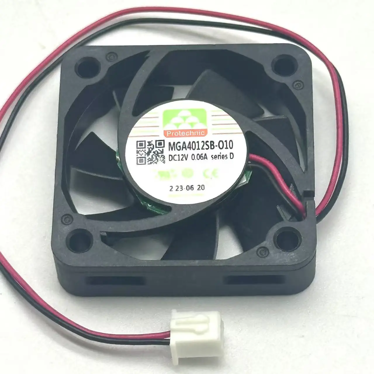 

MAGIC MGA4012SB-O10 DC 12V 0.06A 40x40x10 мм 2-проводной Вентилятор охлаждения сервера