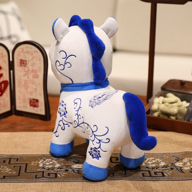Blauw en wit porseleinen paardenpop 2026 Hot Sale Nieuwjaar mascotte paard knuffel Nieuwjaarsfeest cadeau uitwisseling cadeau Home Decor