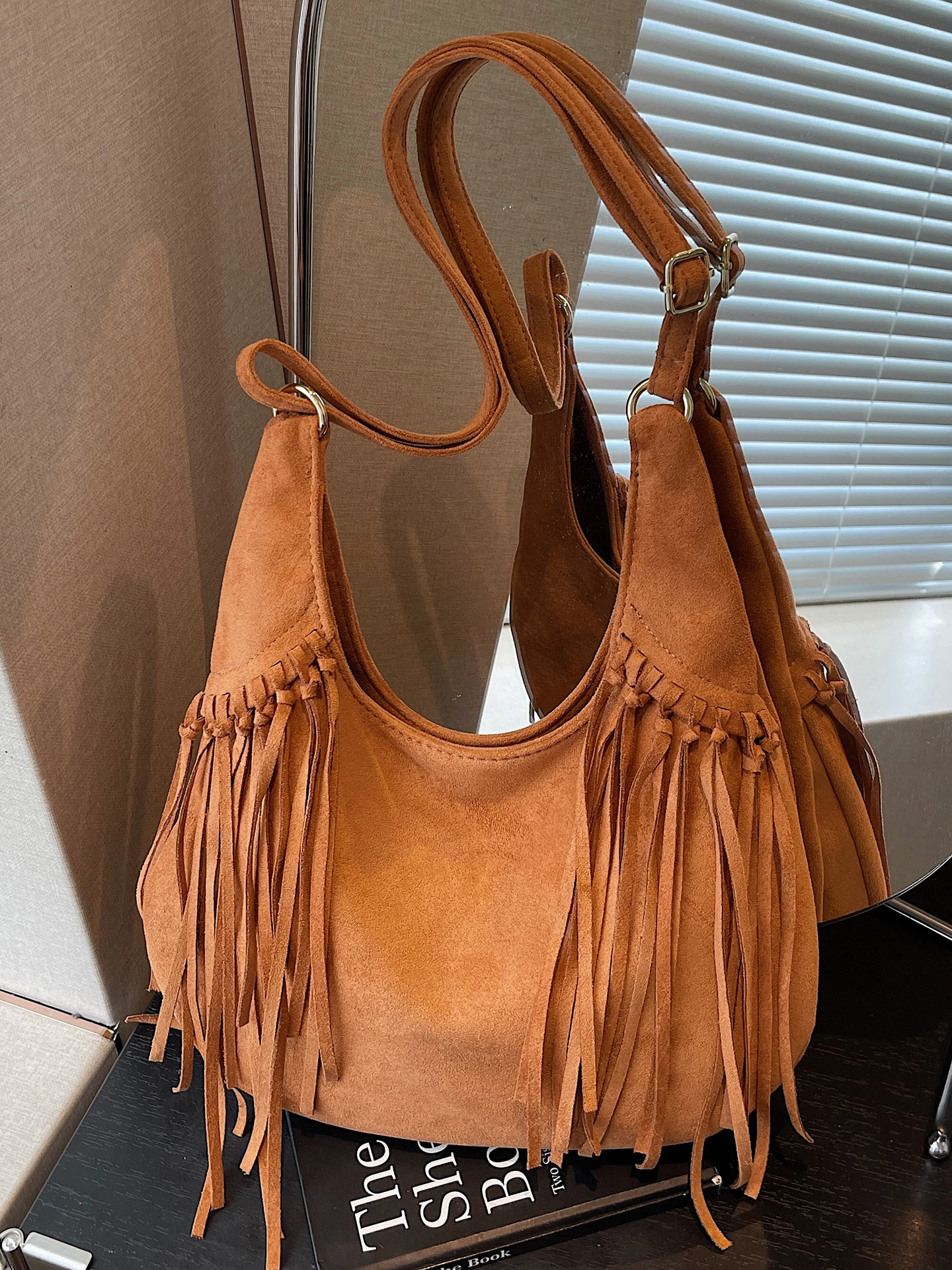 

Tassel Faux Suede Bag for Women Autumn Winter New American Style Magnetic Button One Shoulder Bags Large Capacity Crossbody Bag