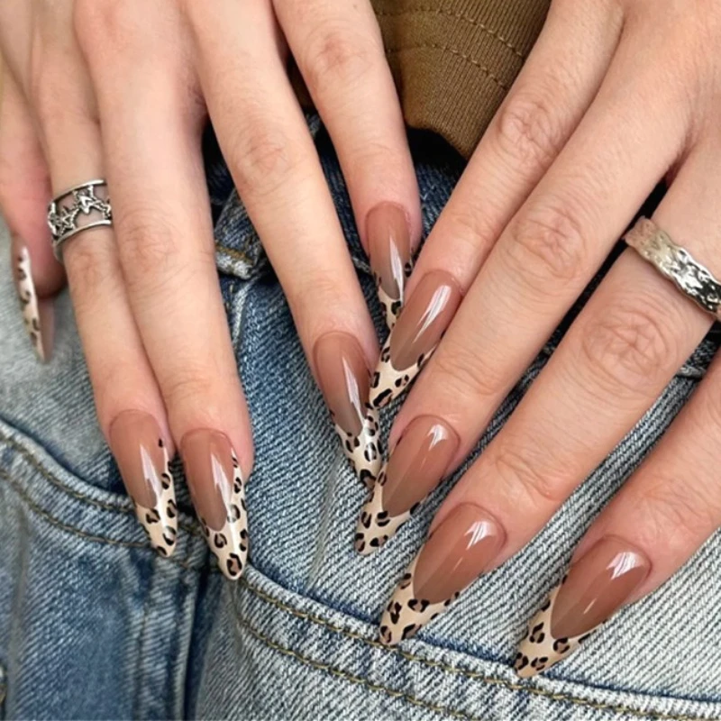 

Stylish Leopard French Wearable Nail Art Chic Nude Long Pontied Almond Fake Nails Detachable Finished False Nails Press on Nails