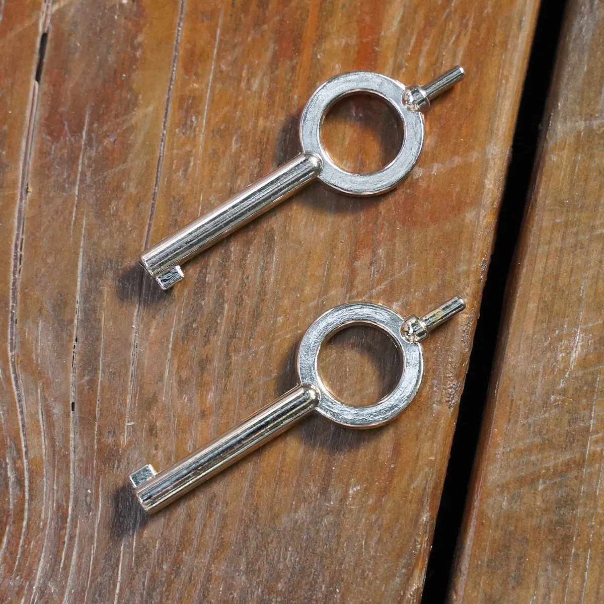 

1 PCS American Style Universal Flat Key Blank Special Key Handcuff Lock Key Zinc Alloy Keychain