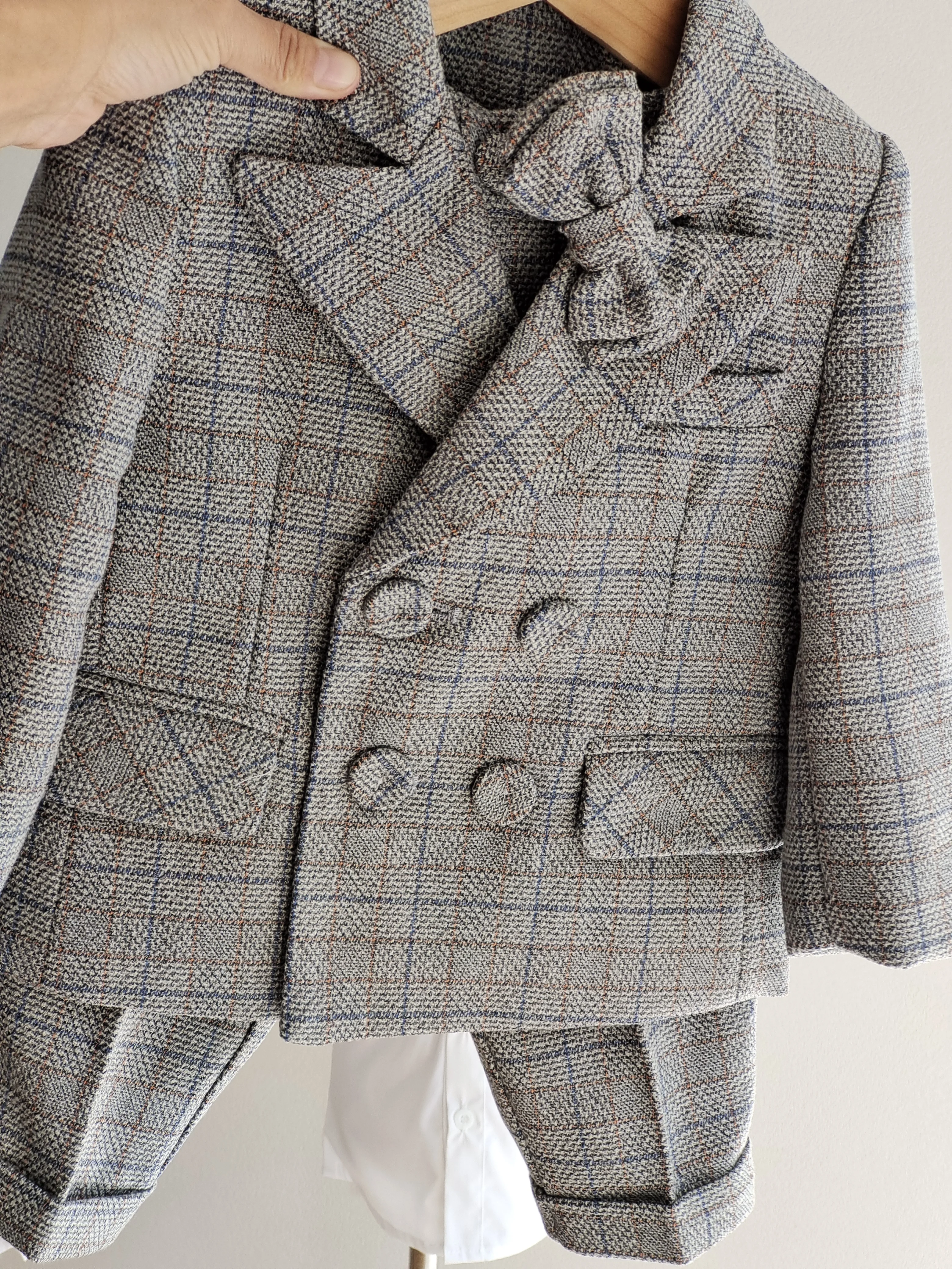 Kinderanzug für Jungen im Gentleman-Stil mit Karomuster, Jacke, Hose, Hosenträgern und Fliege, Formelles Hochzeits- und Fotografie-Kostüm für Babyjungen – Detail 5