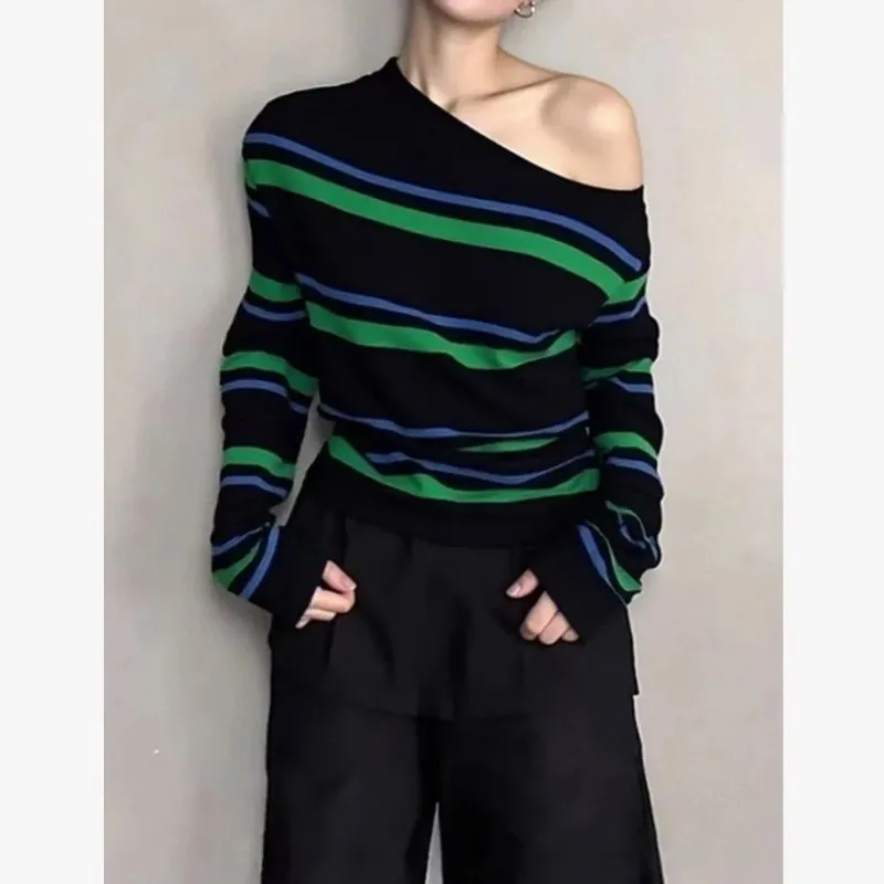

Autumn Light Luxury Niche Not-to-size Top Age-reducing Oblique Green Striped T-shirt