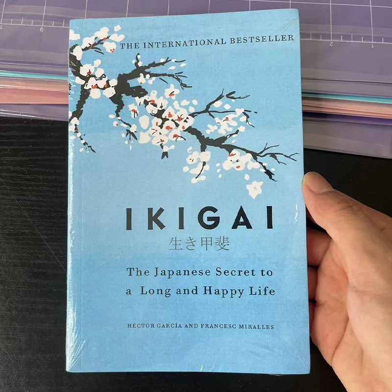 Ikigai japońska sekretna filozofia szczęśliwego zdrowia autorstwa hectora garcii książka o odbudowie szczęścia, książka o fikcji nadziei