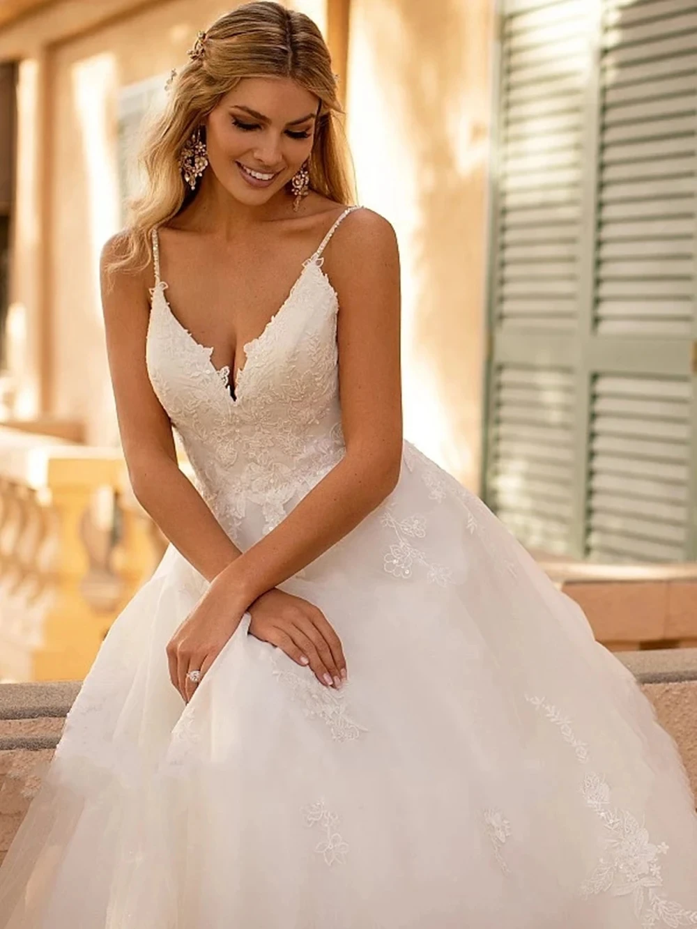 Glamorous Wedding Dresses V-Neck A-Line Bridal Gowns Lace Appliques Sleeveless Backless Robes Elegant Vestidos De Novia 2024