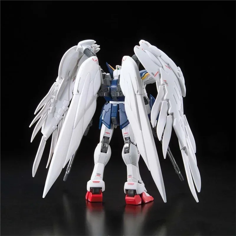 En Stock BANDAI Original GUNDAM Wing Gundam Zero EW RG modelo de ensamblaje Anime figura de acción modelo juguetes coleccionables regalo de vacaciones