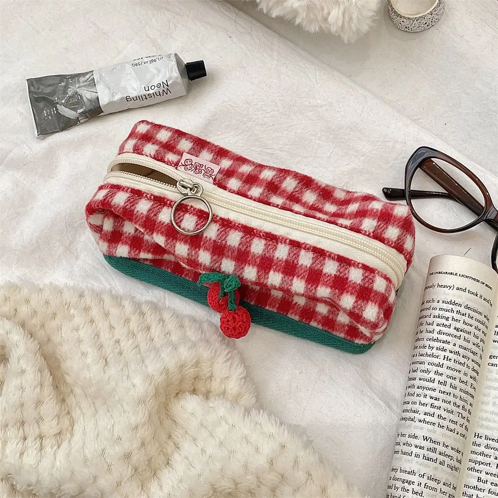 Astuccio scozzese in peluche Kawaii Astuccio per cosmetici dolce e carino Borsa con cerniera Morbida tasche da toilette da viaggio di grande capacità Studente