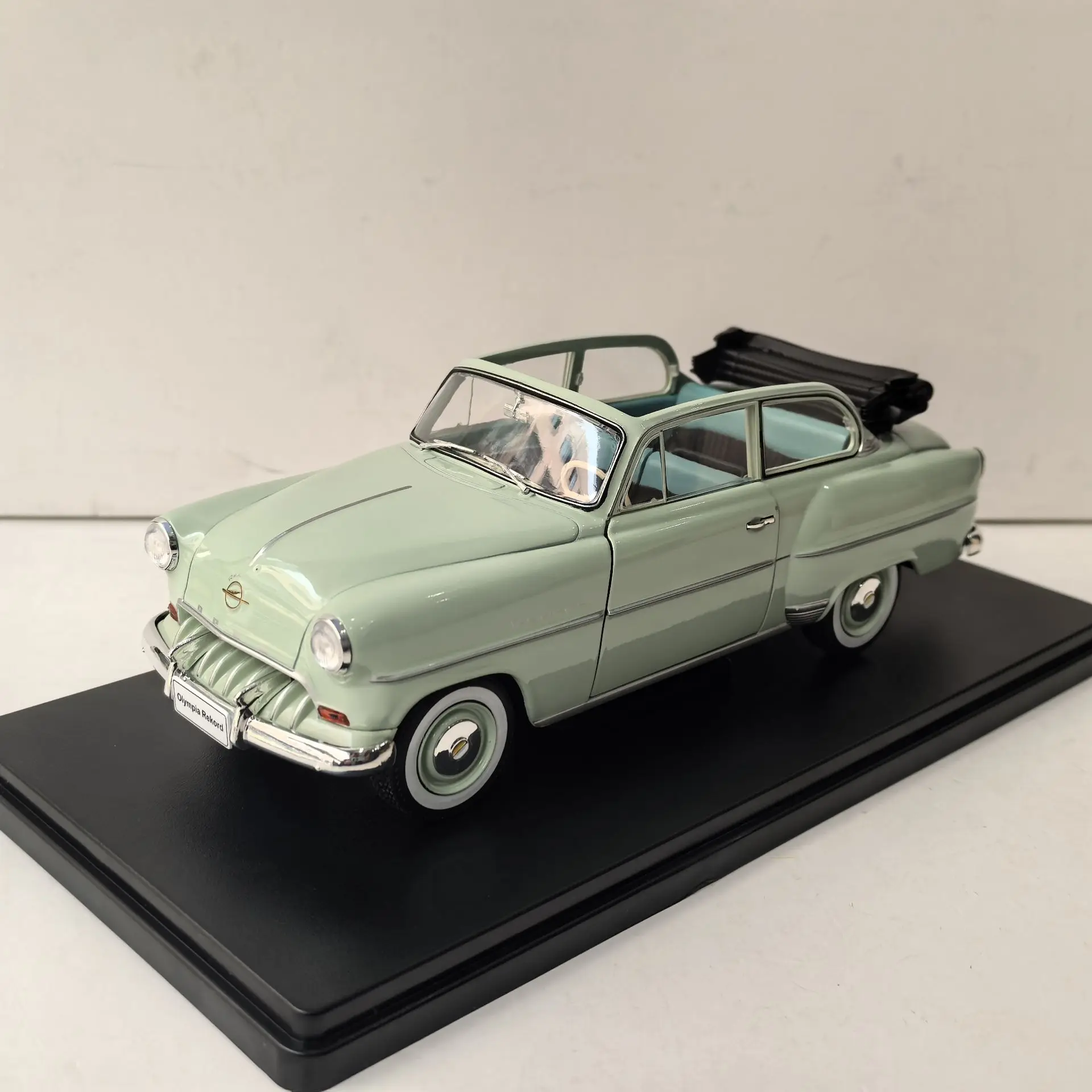 

Diecast WHITEBOX 1/24 Scale OPEL Olympia Rekord Alloy Car Model Collectible Toy Gift Souvenir