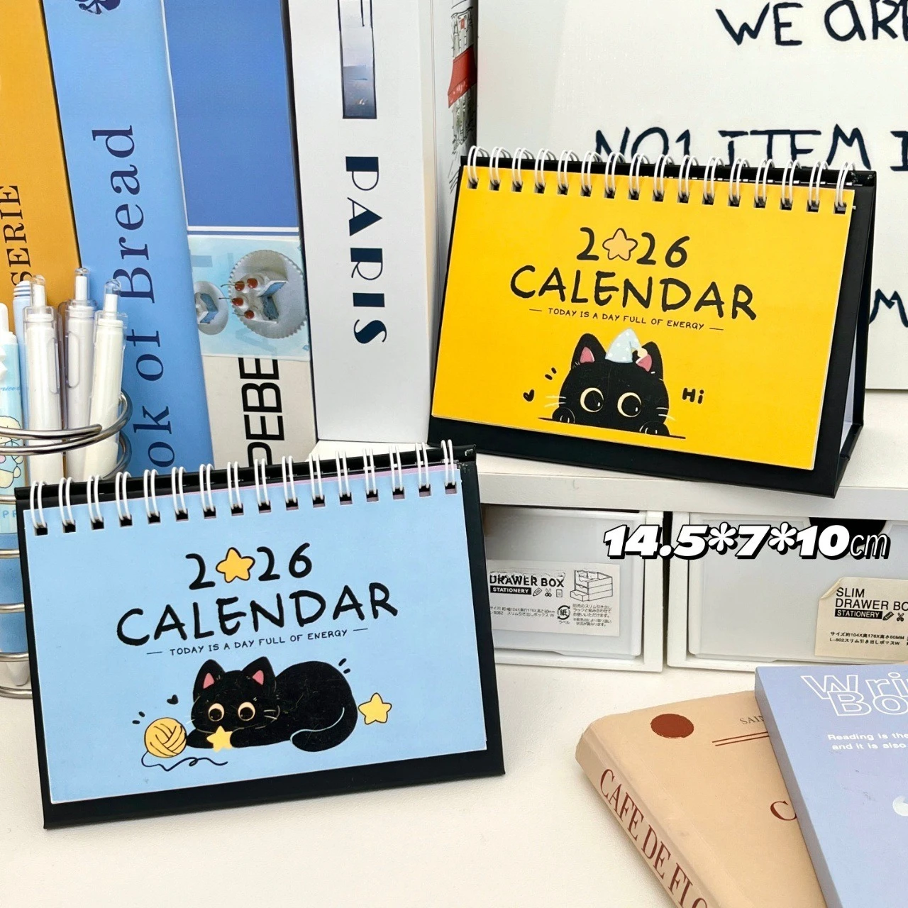

Очаровательный мини-календарь с угольным котом на 2026 год — милый мультяшный декор для стола в стиле Ins, эстетический студенческий настольный органайзер