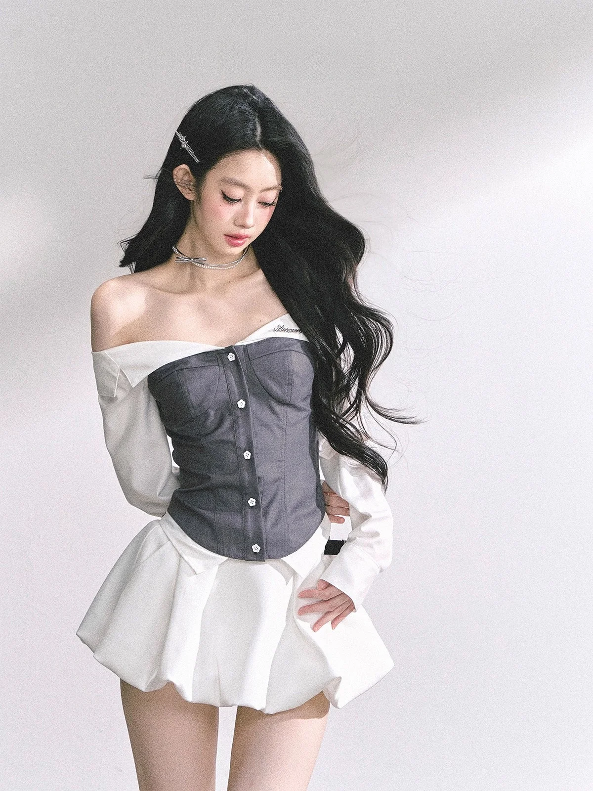 

AOMALM British Style One-Shoulder Long Sleeve American T-Shirt Women Summer Short Top Commute Style Slim Fit Polyester Fabric