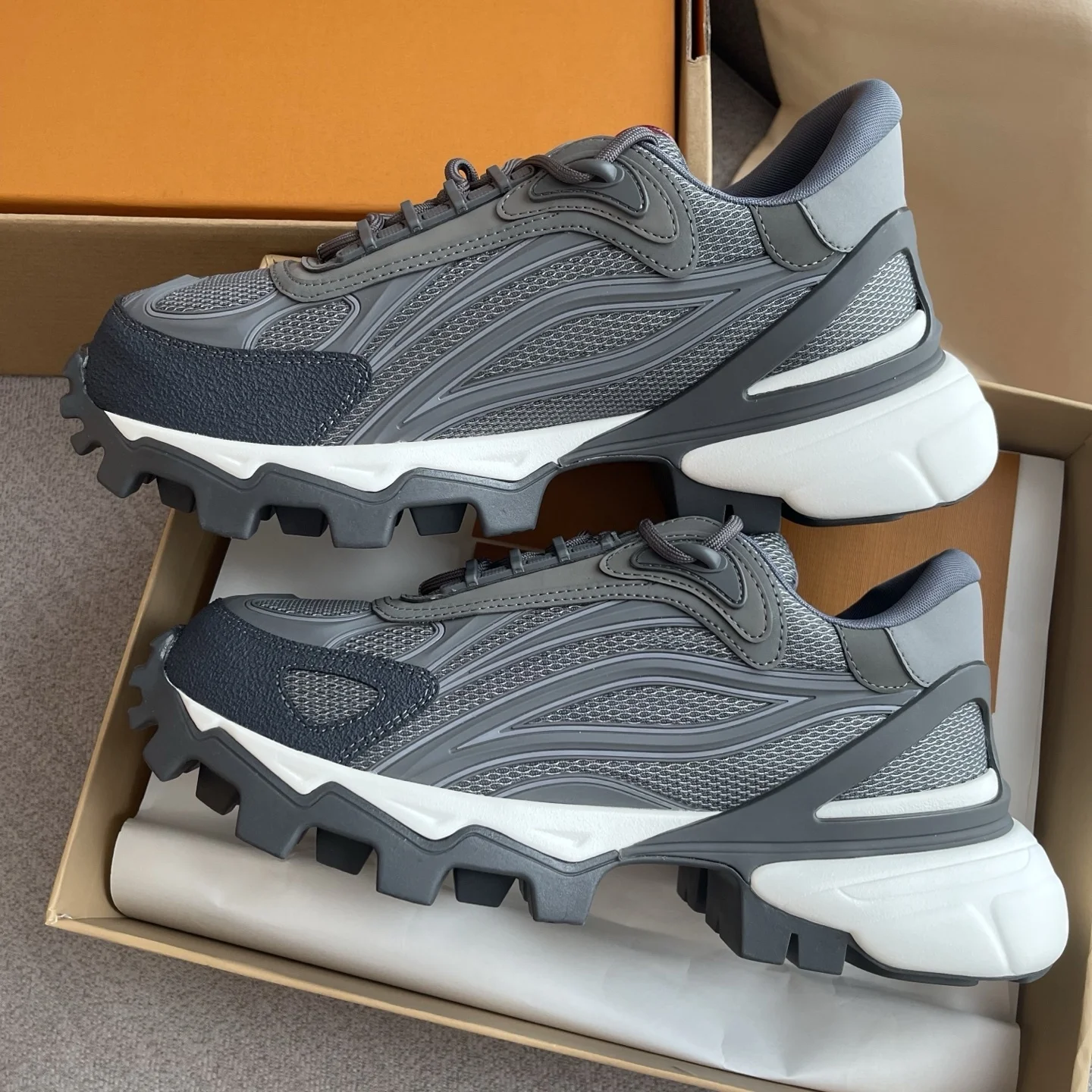 Charcoal‑Grey‑High‑Grade‑Color Unisex Casual Board Shoes Minimalist‑Commute Sneakers Flexible Shock‑Absorb‑Outsole Footwear Young Men Women Street‑going Low‑Top Anti‑Slip Wear‑Resistant Shoes