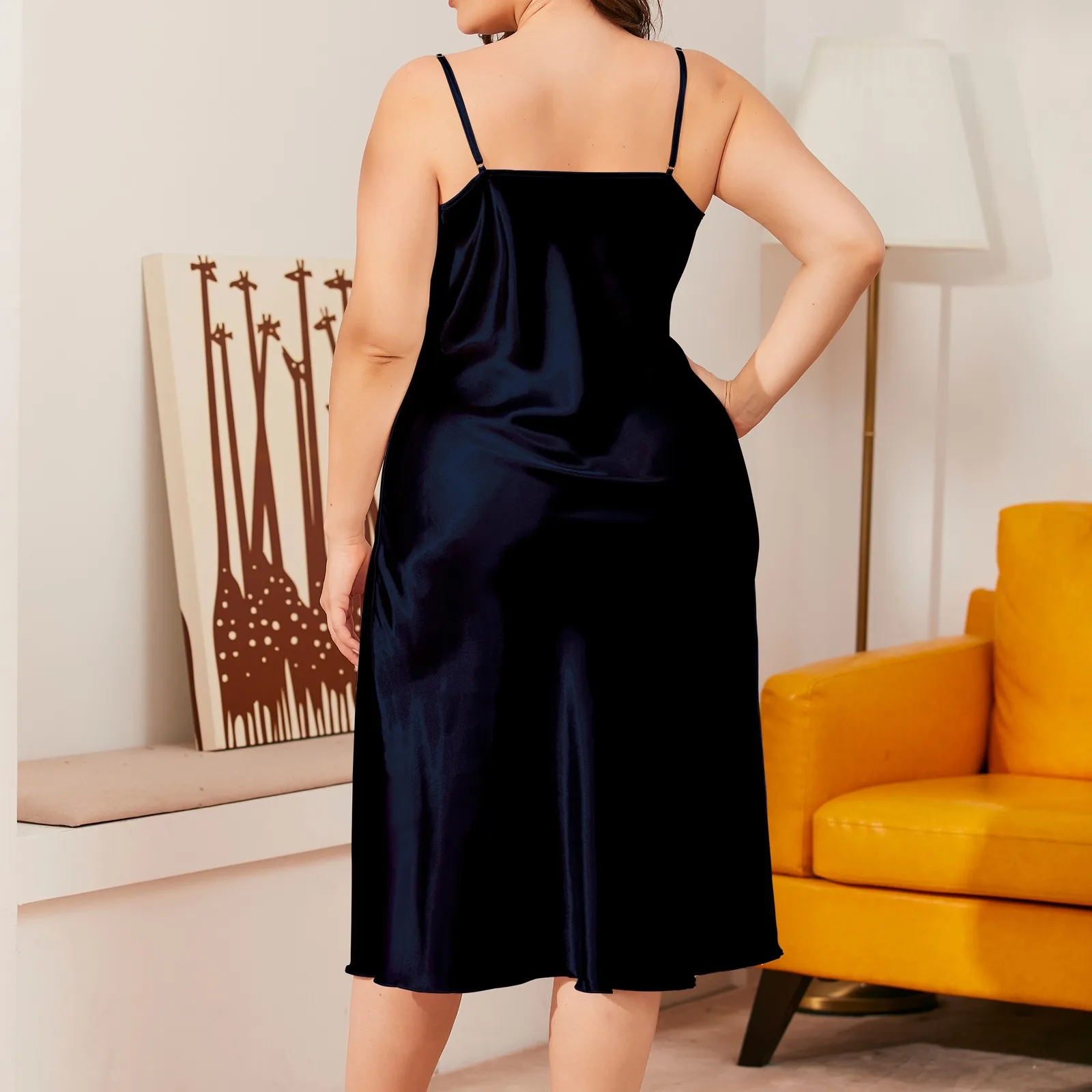 حجم كبير المرأة ثوب النوم الطويل الصيف تقليد الحرير الجليد فستان النوم بارد أنيقة عارضة الإناث ملابس المنزل فستان ستان