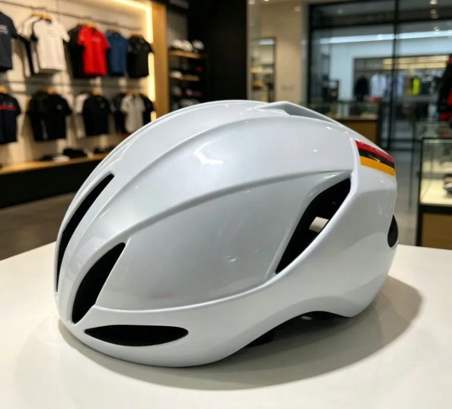 Professional Tour-style aerodynamic cycling helmet for road mountain bikes, unisex breathable safety cap for cyclists.