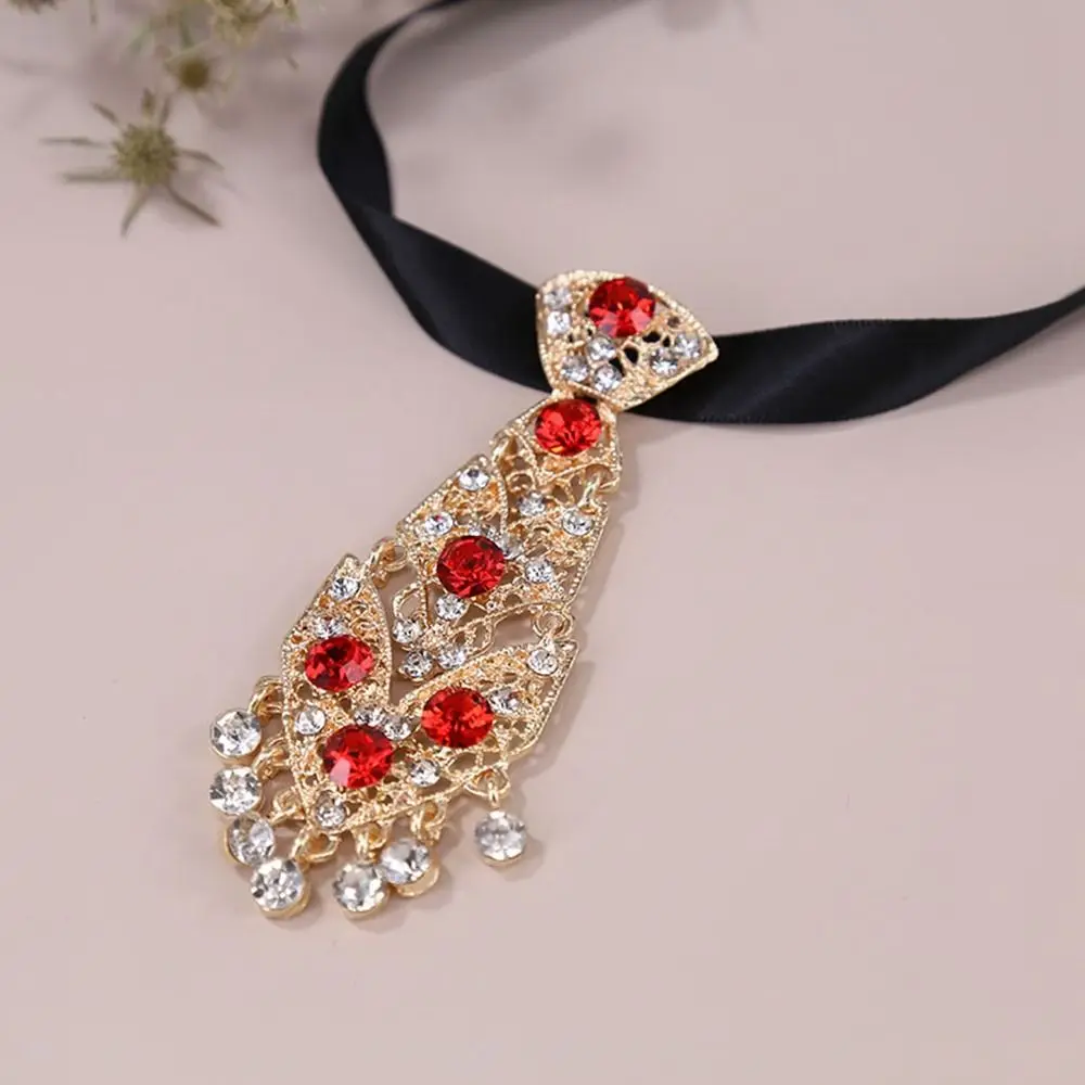

Tie Crystal Necktie English Gentleman Style Diamond Business Ties Men Ties Metal Rhinestone Necktie Women Necktie