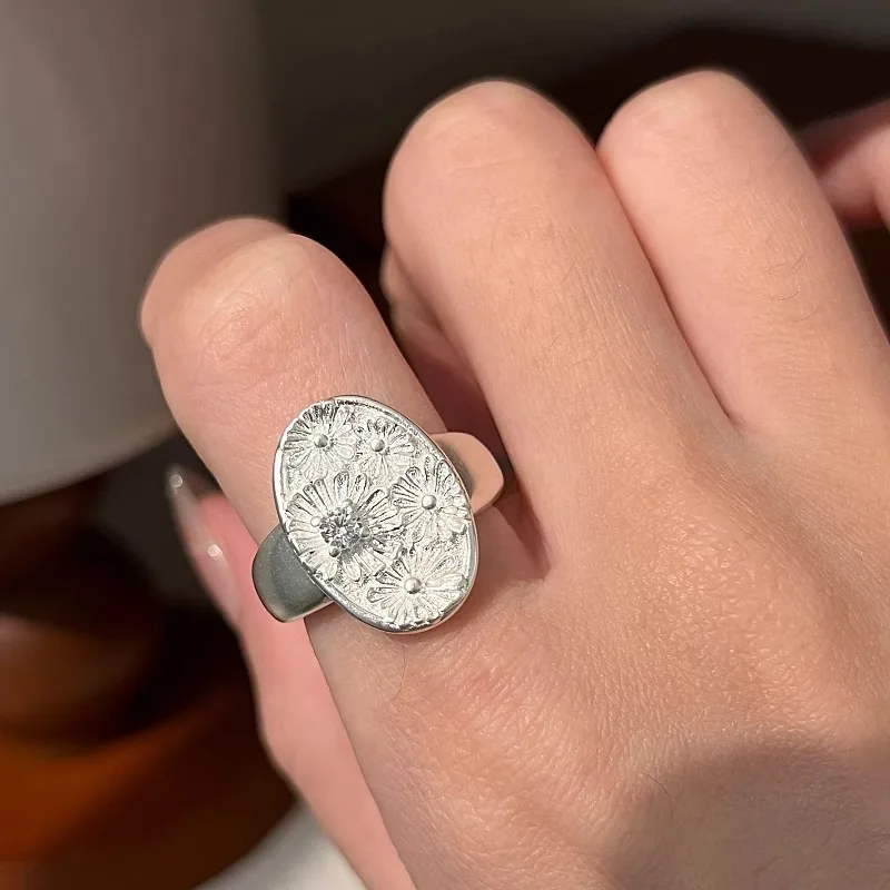 Silver Color Daisy Flower Rings For Women Girl Vintage Creative Design Elegant Temperament Sweet Wedding Bride Jewelry Gift