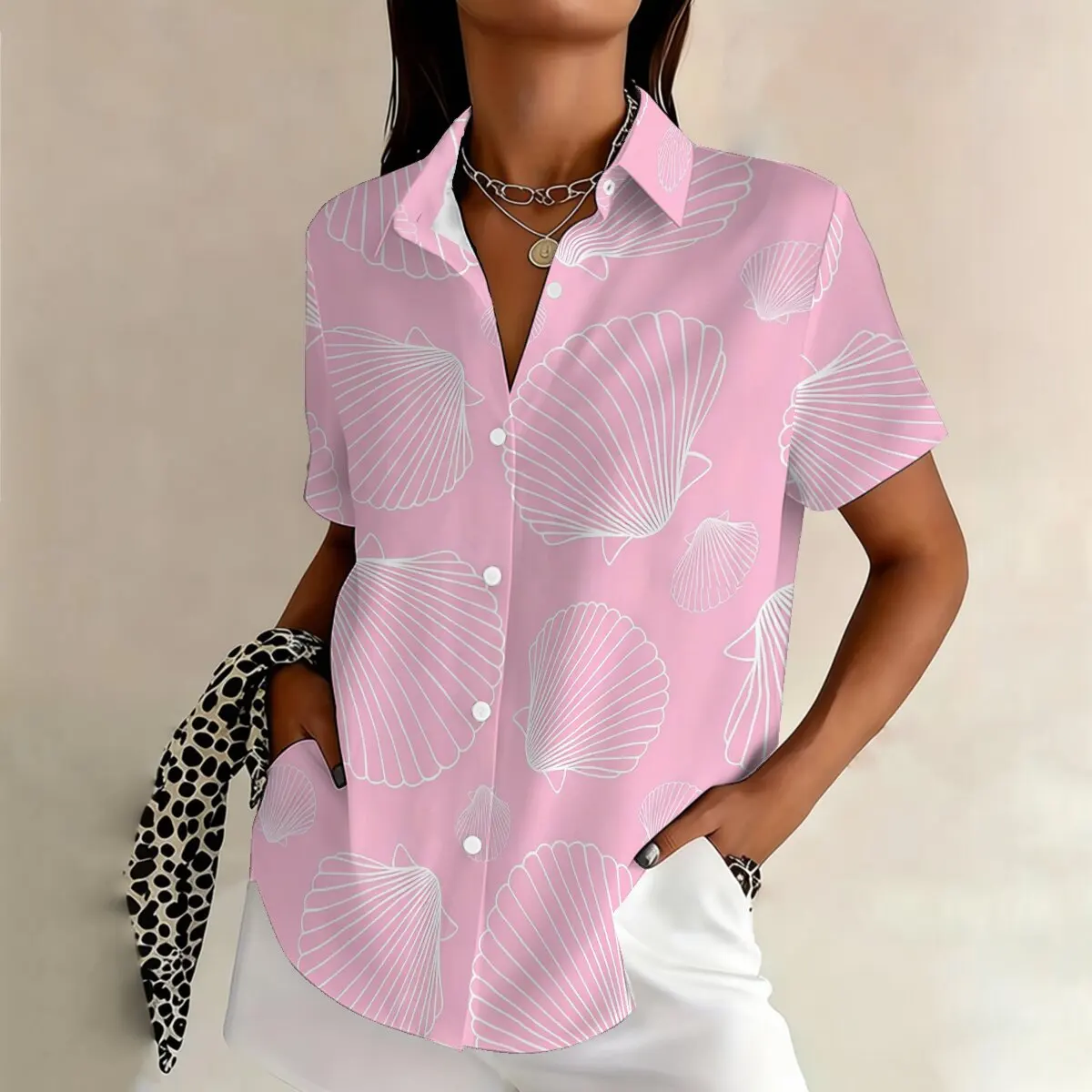 

Plus-size seashell print short-sleeved shirt for women, fashionable and simple design, versatile summer everyday shirt.