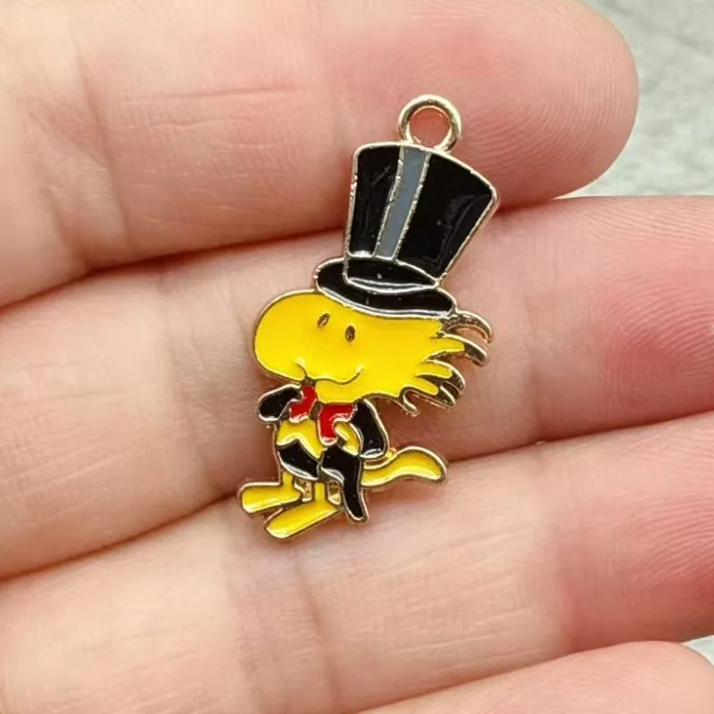 10 Stück Cartoon Snoopy Dekorationen Niedliche Legierungs-Anhänger Anime DIY Weihnachten Paar Kreative Mode Schmuck Accessoires Geschenk – Detail 5