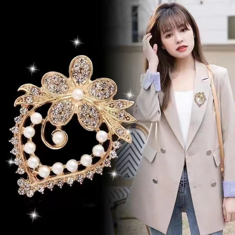 Luxury Crystal Flower Brooches For Women Imitation Pearl Heart Brooch Pin Fashion Jewelry Dress Suit Accessories Wedding Gift