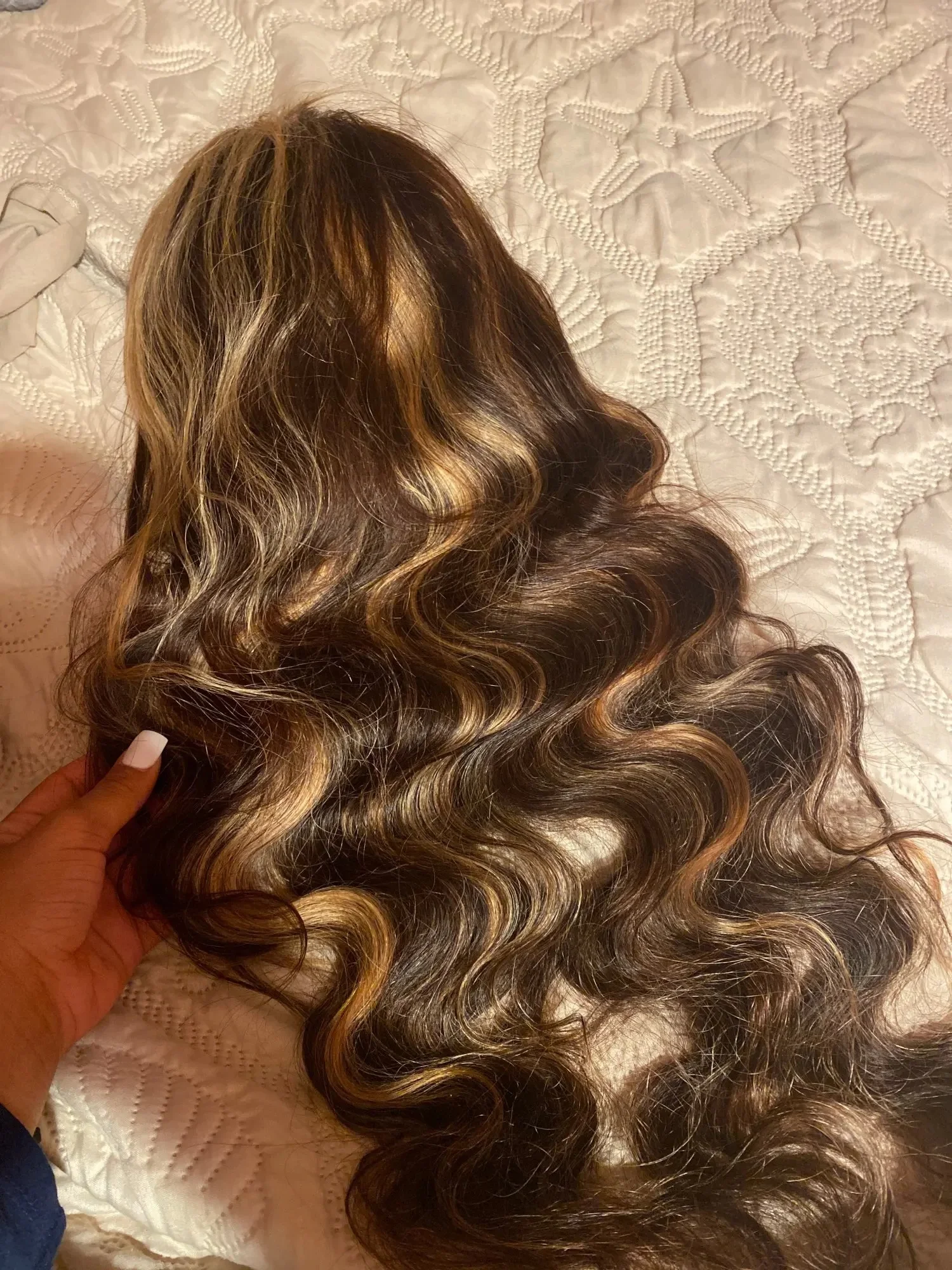 30インチ 13x4 ブロンドハイライト ボディウェーブ カールウィッグ HDレースフロントウィッグ バレイヤージュハイライト 人毛ウィッグ 密度200% 女性用