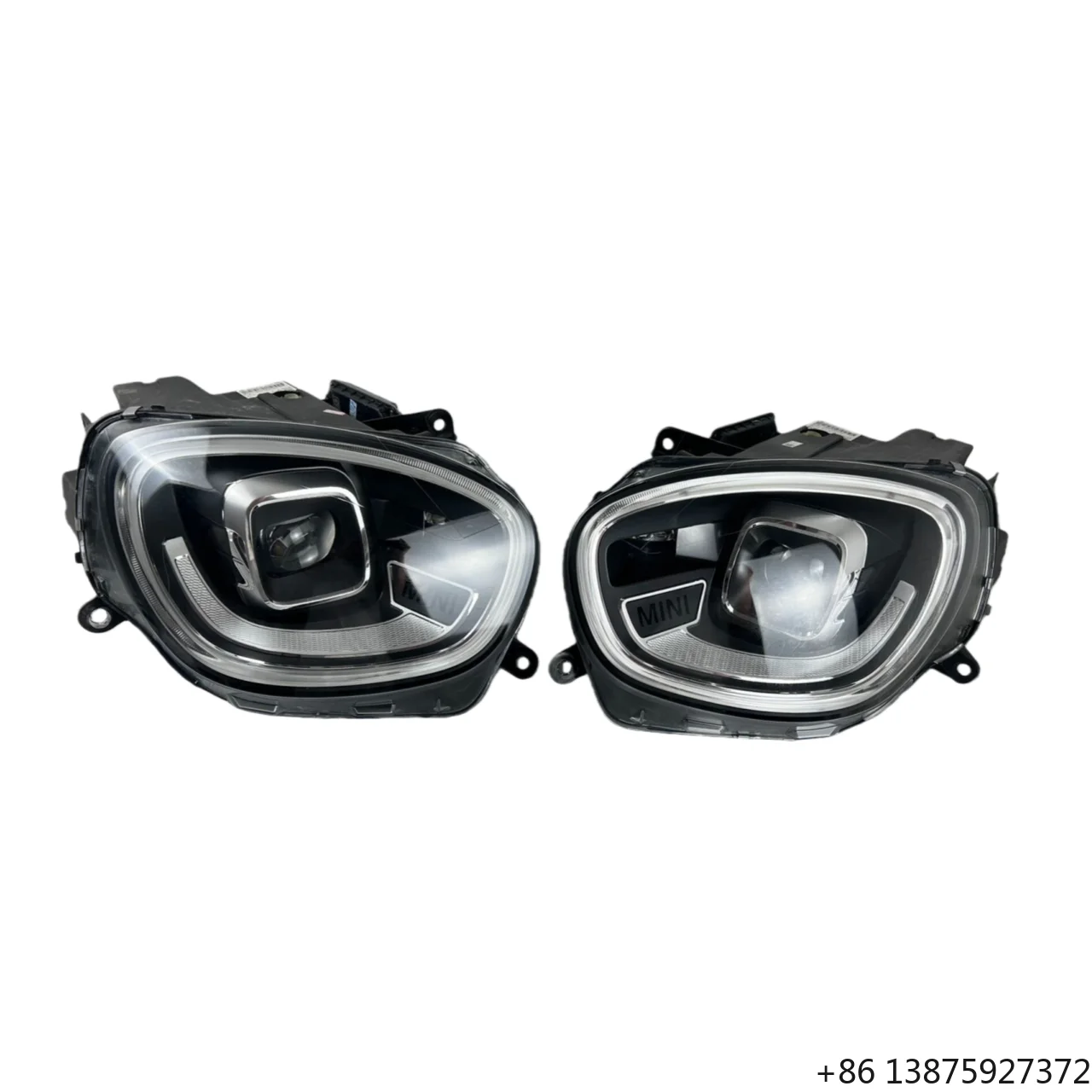 

Для фар Mini F60: высококачественные светодиодные ходовые огни и система подсветки Countryman с черно-серебристым фоном.