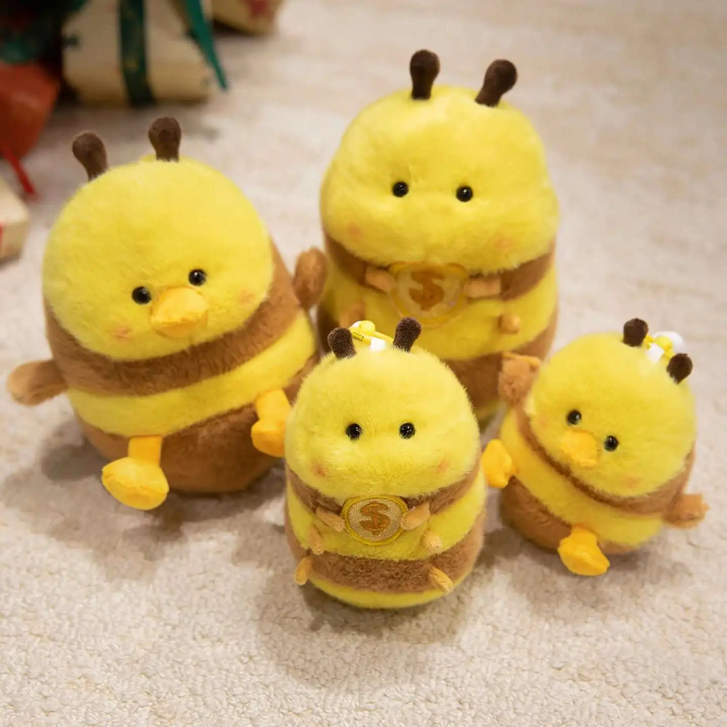 

Cute Bee Plush Doll Bee Holding Gold Coins Plush Toy Bee Duck Pendant Key Chain Soft Stuffed Animal Bee Kid Birthday Xmas Gift