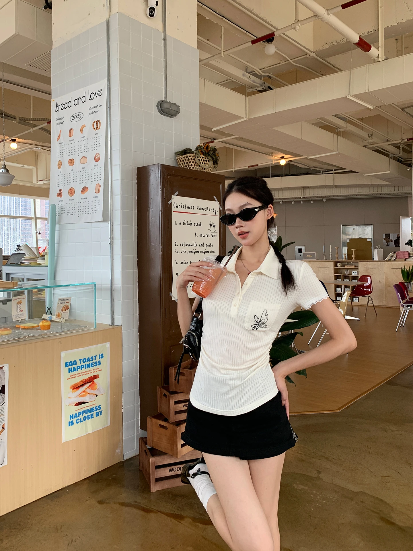 تي شيرت نسائي أنيق بأكمام قصيرة وياقة بولو، تصميم جديد لصيف 2025، تصميم فريد وجذاب للأكتاف، قمة أزياء عصرية للسيدات #2