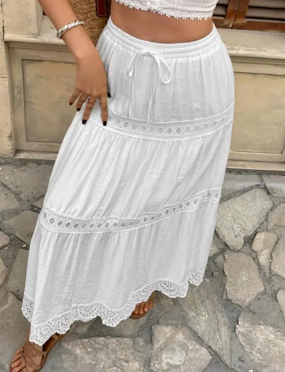 กระโปรงผู้หญิงกระชับสัดส่วนพร้อมเชือกผูกสีทึบและดีไซน์เอวสูงที่สดใส หวาน และสง่างาม เหมาะสำหรับวันหยุดพักผ่อนที่ชายหาด