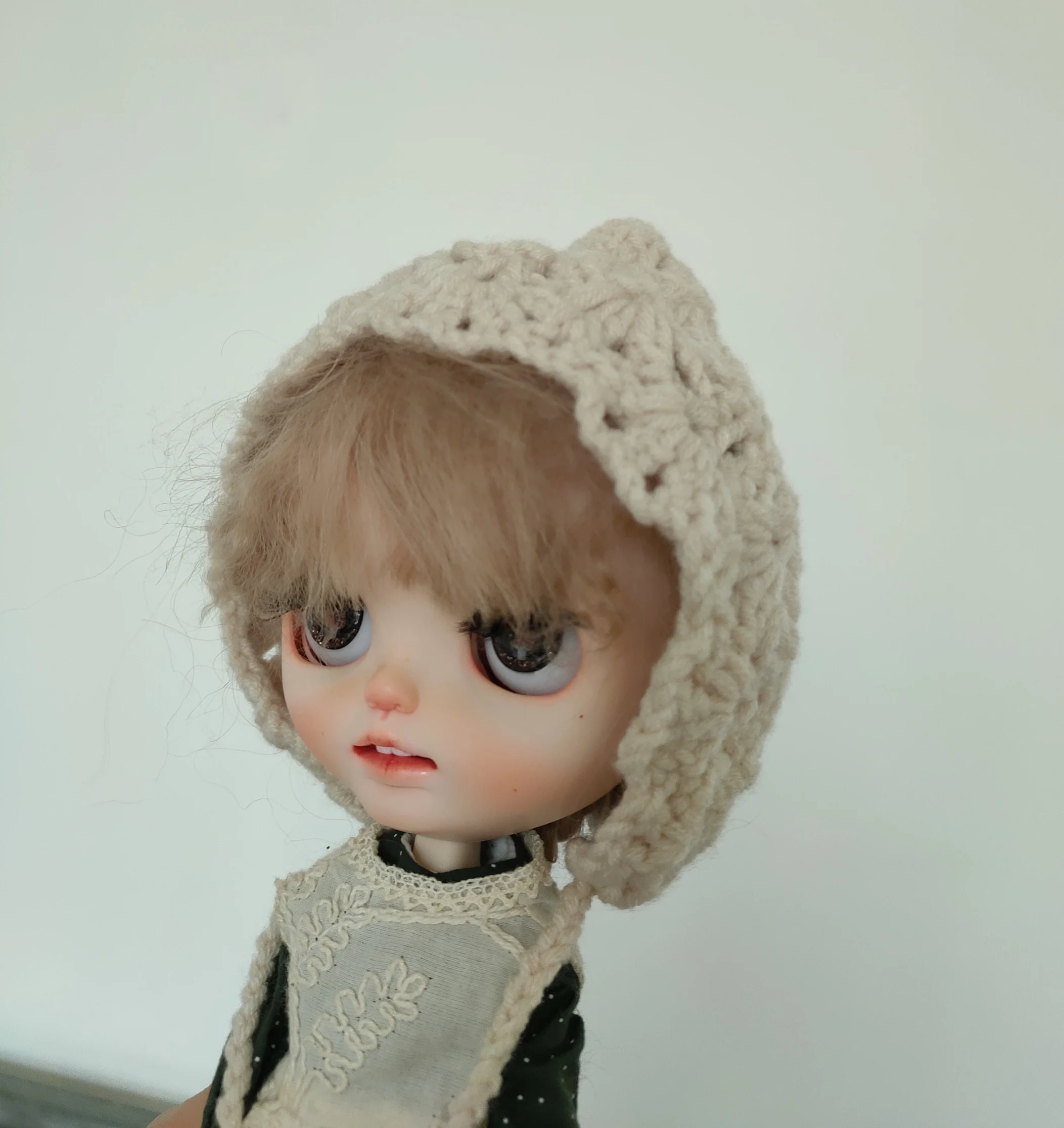 Blythe hat Hollowed-out spirit hat hand woven wool hat (Fit blythe、qbaby Doll Accessories)