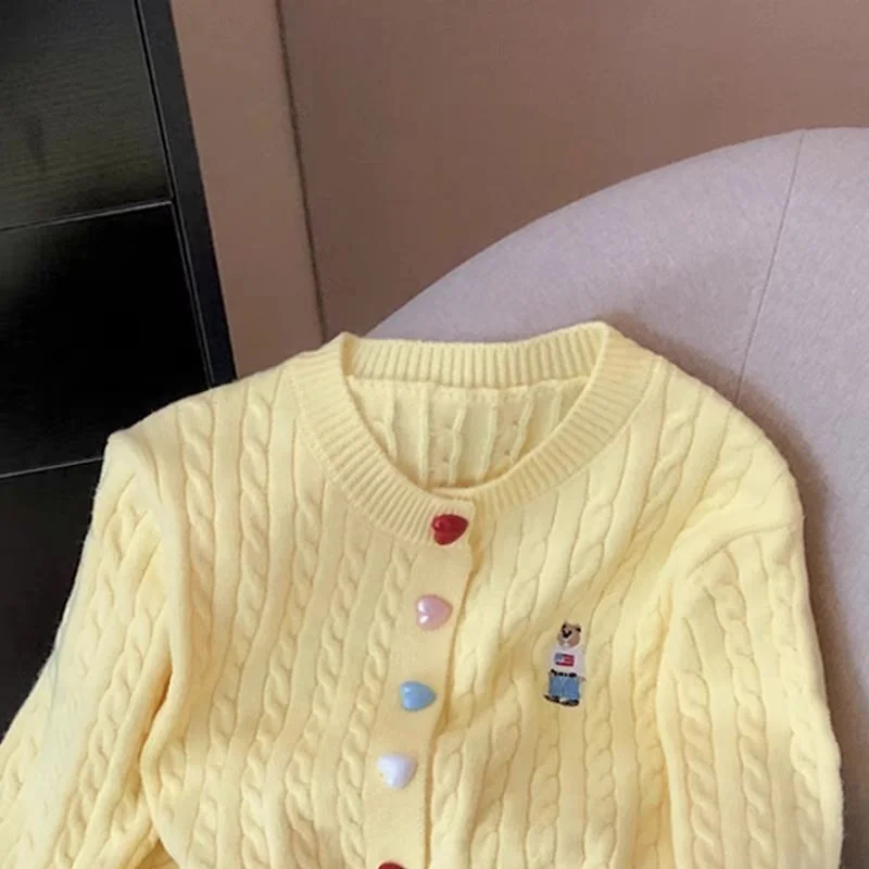 Neue Herbst Winter Bestickte Süße Strickjacke frauen Neue Schlanke Weiche Wachsartige Pullover Mantel Weibliche Lose Pullover Dame Tops