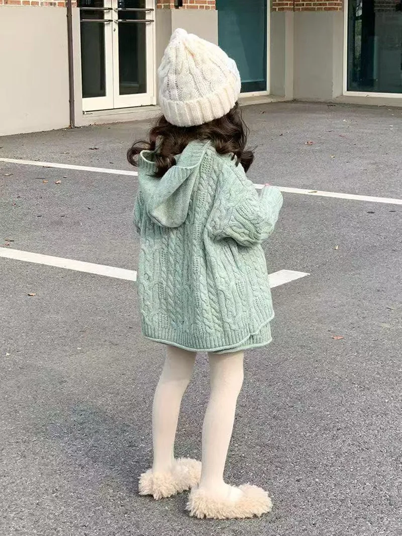 2025 New Autumn and Winter Children's Set Lake Green Knitted Set New Girls' Fried Dough Twists Pattern Hooded Sweater Shorts