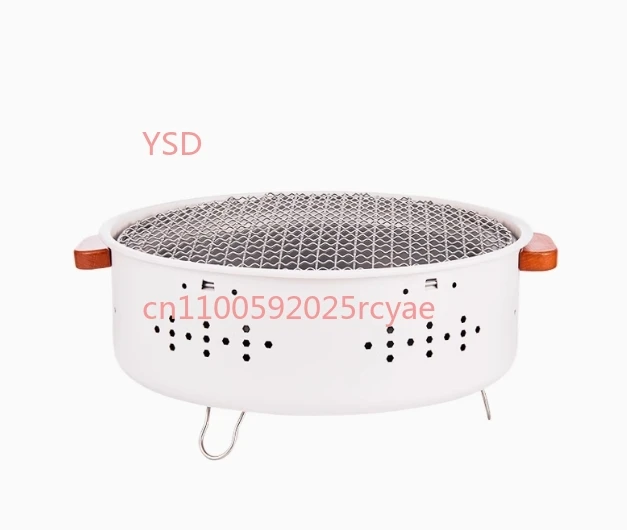 

Полный набор оборудования для кипячения чая вокруг плиты, небольшие угольные грили для барбекю в помещении для домашнего использования.