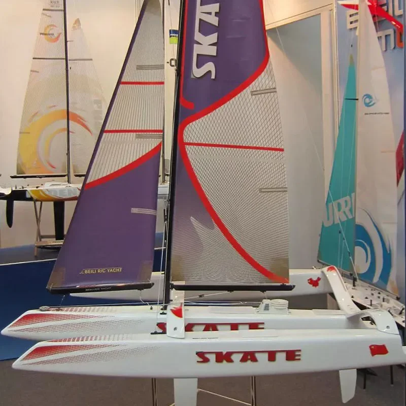 RC Trimaran żeglarski Model elektryczny pilot żeglarski SKATE1000 Model kadłub z włókna szklanego jacht zabawkowy prezent wyścigi zestaw żeglarski