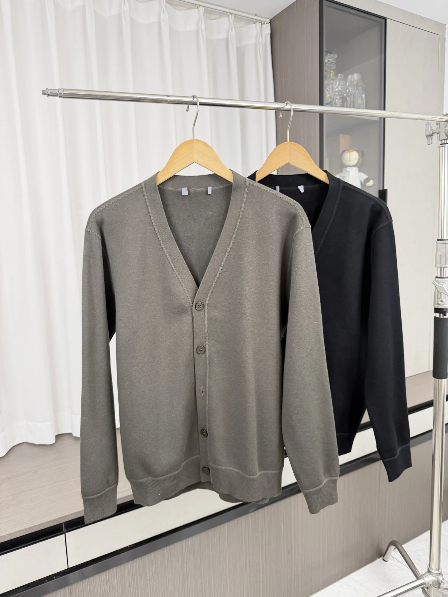 Men's Fleece Lined V-Neck Knitted Cardigan Casual Style Button up Sweater Business Casual Winter Warm Long Sleeve Shirt