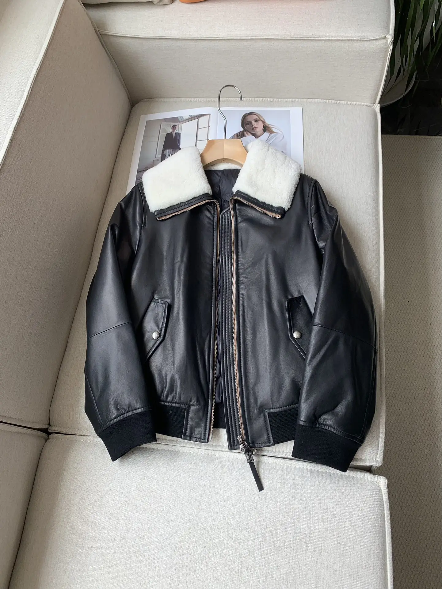 Autumn And Winter New Classic Pilot Jacket Embellished With High Quality Fur Collar Edge Leather And Fur For Women