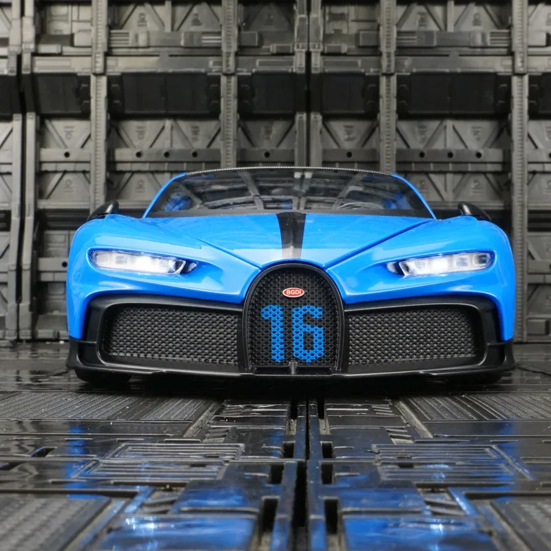 

1:18 simulation Bugatti alloy racing car model with doors that can be opened rich details, fine workmanship, and good quality