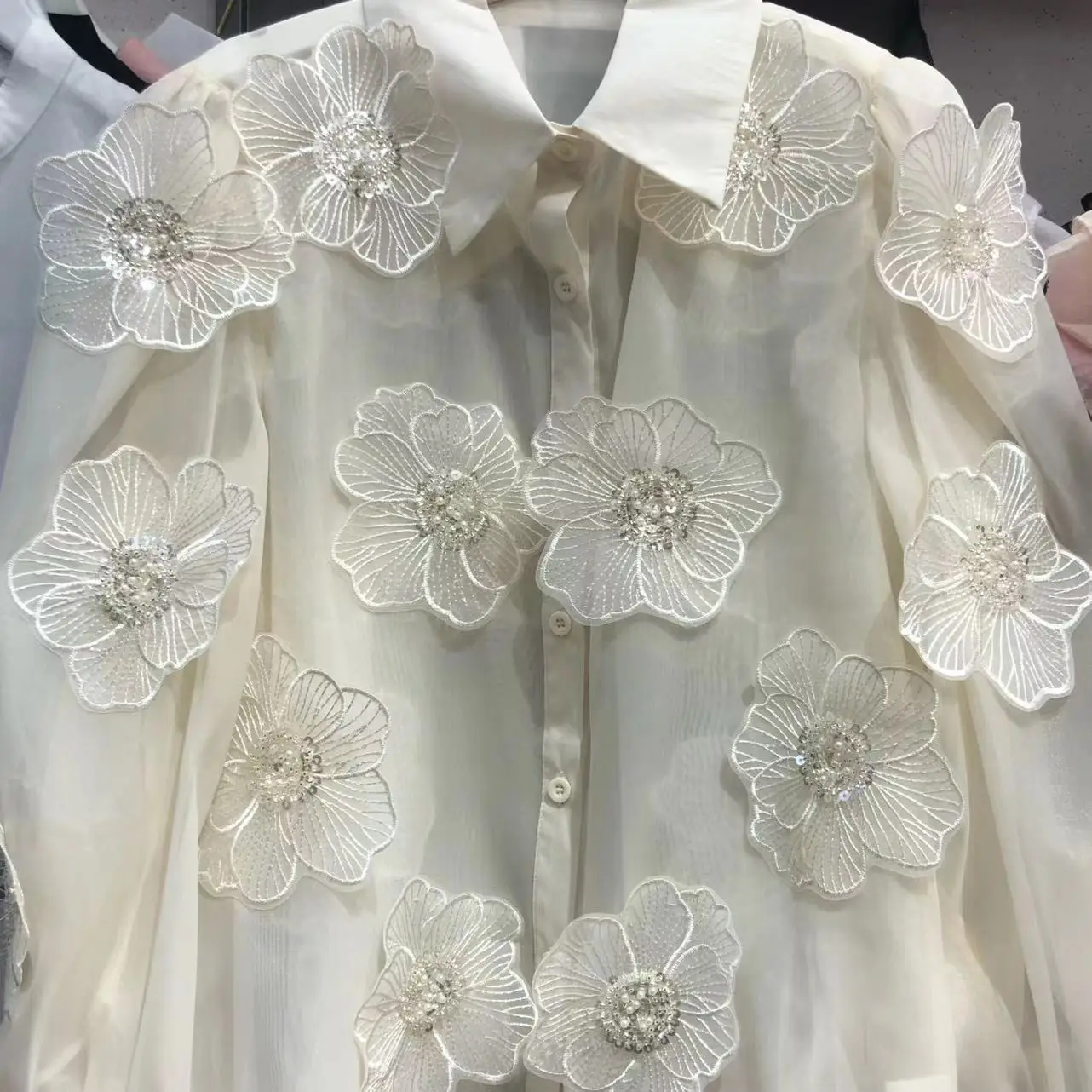 Blusa de manga larga con apliques de pétalos de lentejuelas para mujer, camisa de malla blanca y Beige, Tops transparentes sexys, primavera y