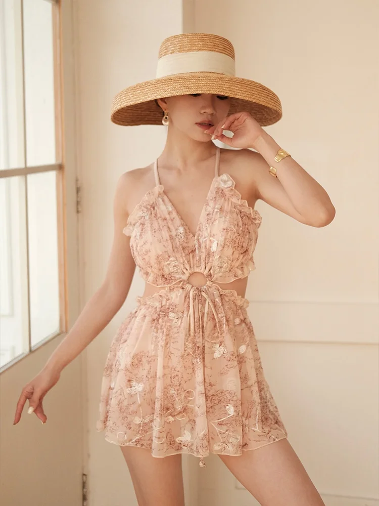 

Элегантное кружевное бикини: новый стиль, сексуальный купальник для отпуска, накидка, стройнящий эффект, для небольшой груди, V-образный вырез, без спинки, в богемном стиле