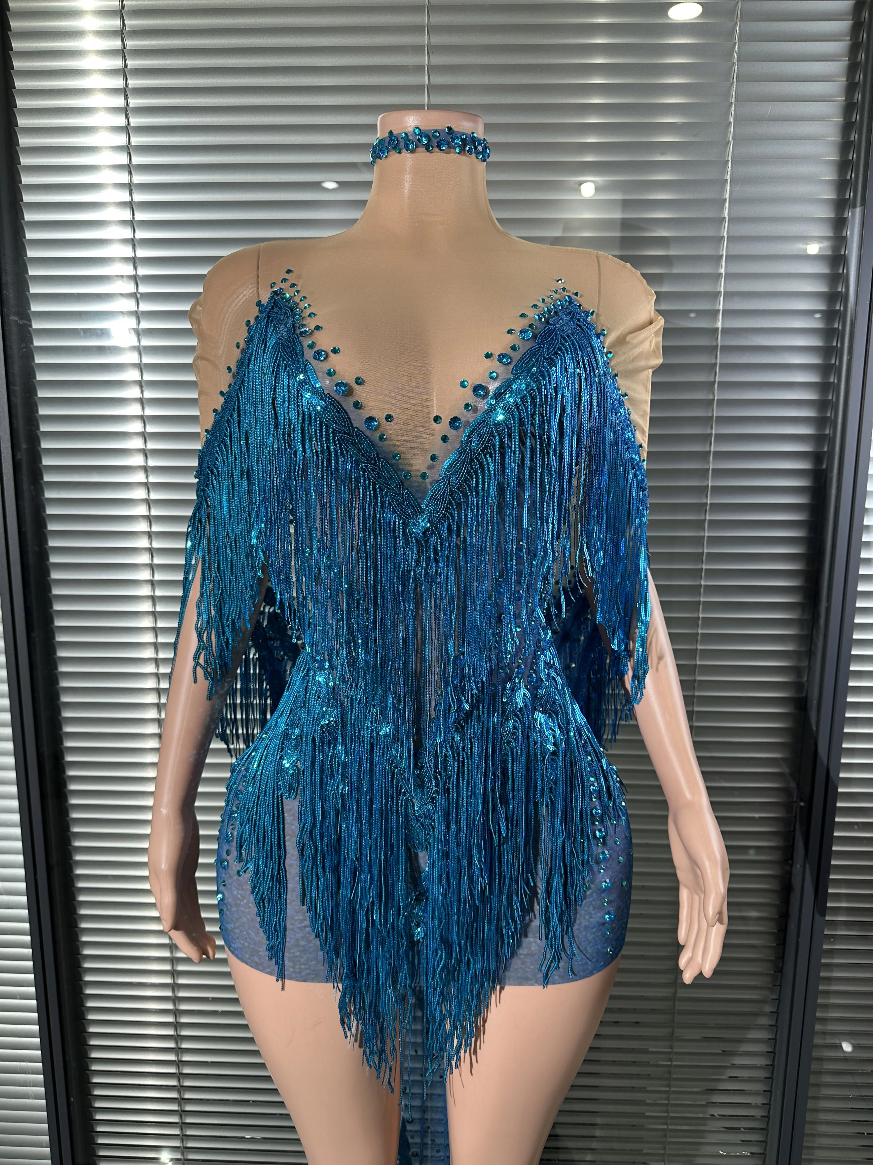 

Женское прозрачное сетчатое платье с v-образным вырезом, сверкающее платье с кисточками, гламурный костюм для выступлений, танцевальная вечеринка, наряд для певицы, ночного клуба