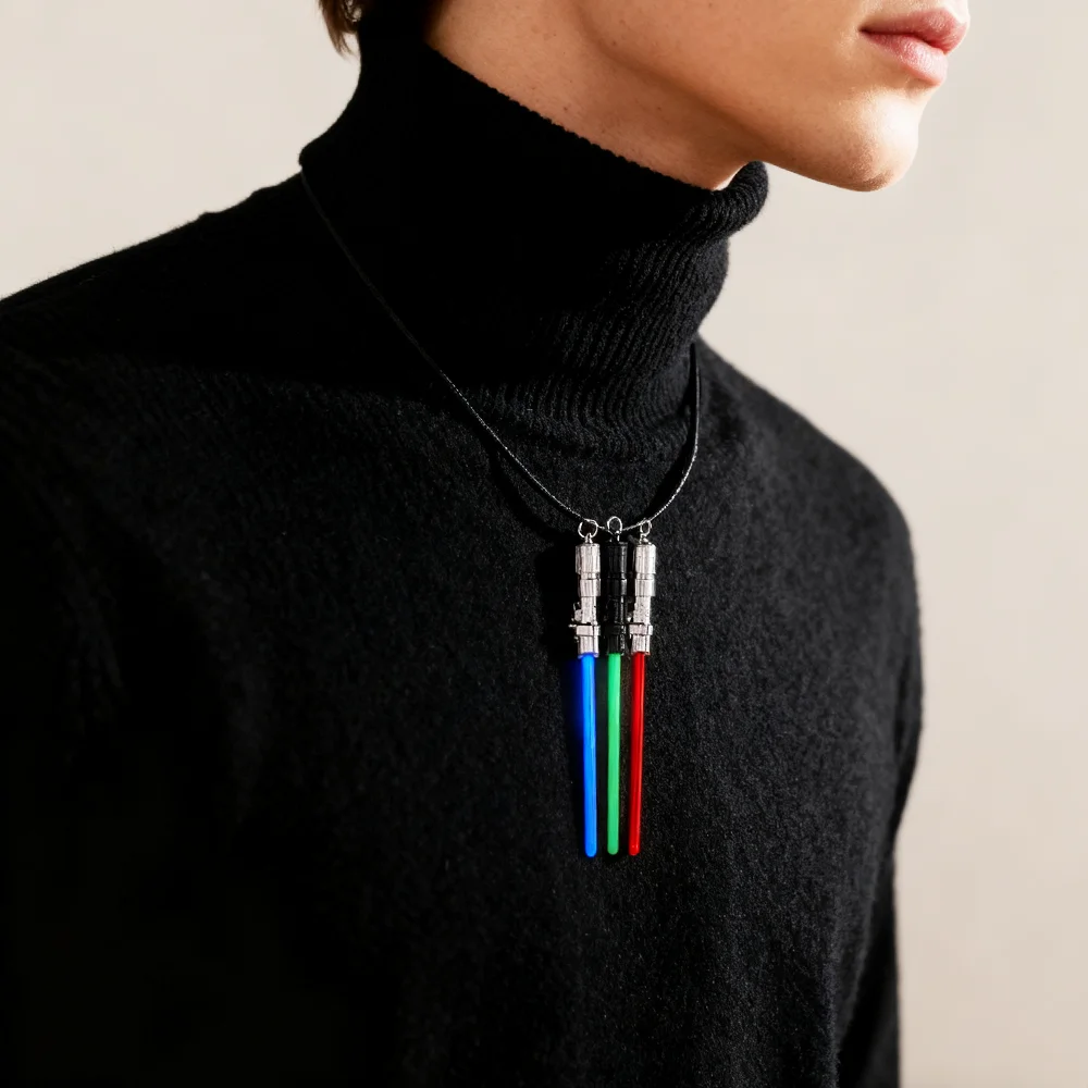 Collar de sable de luz clásico, colgante de sable de luz de 3 piezas, cadena para el cuello, película, mismas joyería para mujeres, hombres, fanáticos, regalos de disfraz