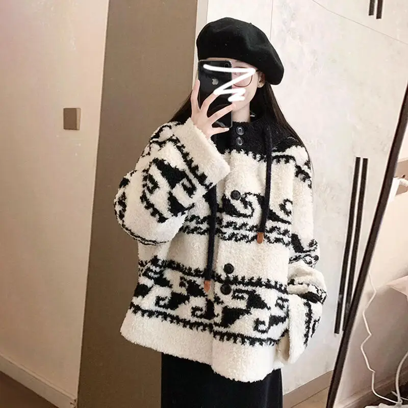 

Новый стиль, женский утепленный жилет из овечьего меха, куртка, пальто, осень-зима, теплая свободная посадка, повседневная верхняя одежда больших размеров, уличная одежда с капюшоном