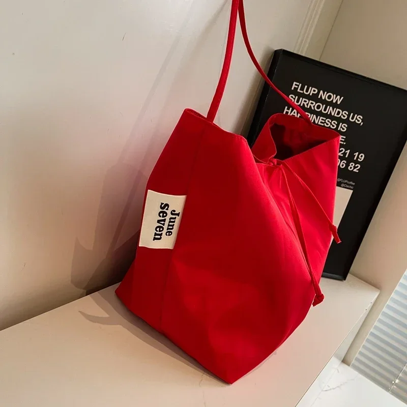 Tote Bag for Women 2024 New Nylon Fabric Underarm Bucket Bag, Red Niche Fashion Simple Shoulder Bag Una Bolsa De Hombro